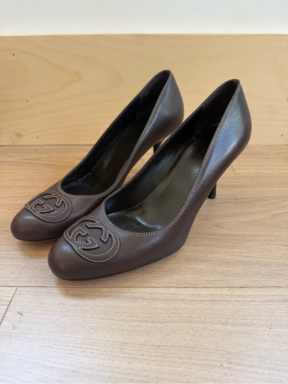 Y2K Vintage Gucci Brown Leather Round-Toe Pumps